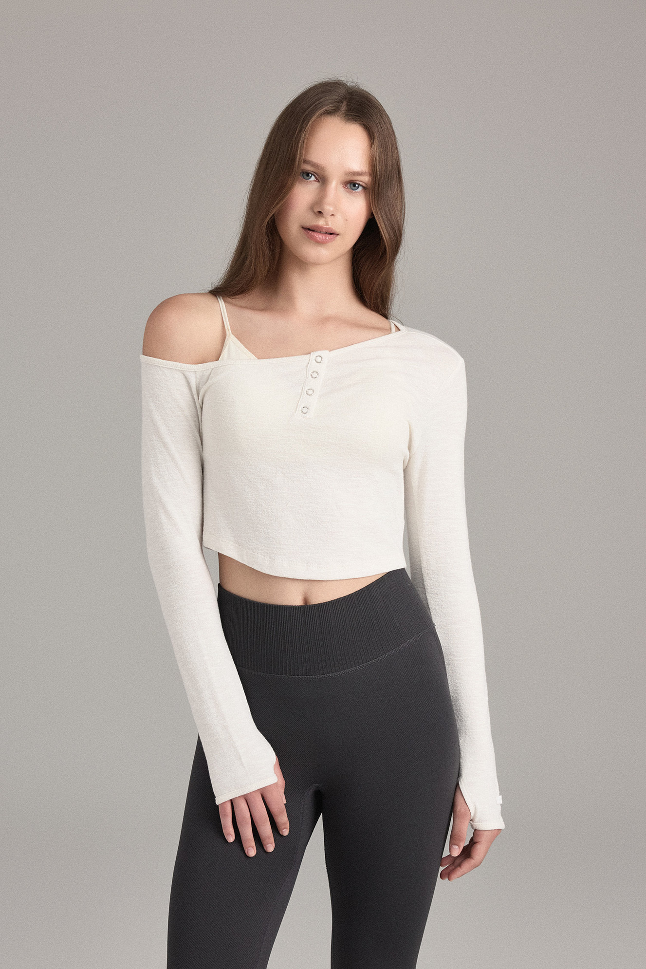 TL152 ASYMMETRIC CROP TOP IVORI SOLID サイズ: SS