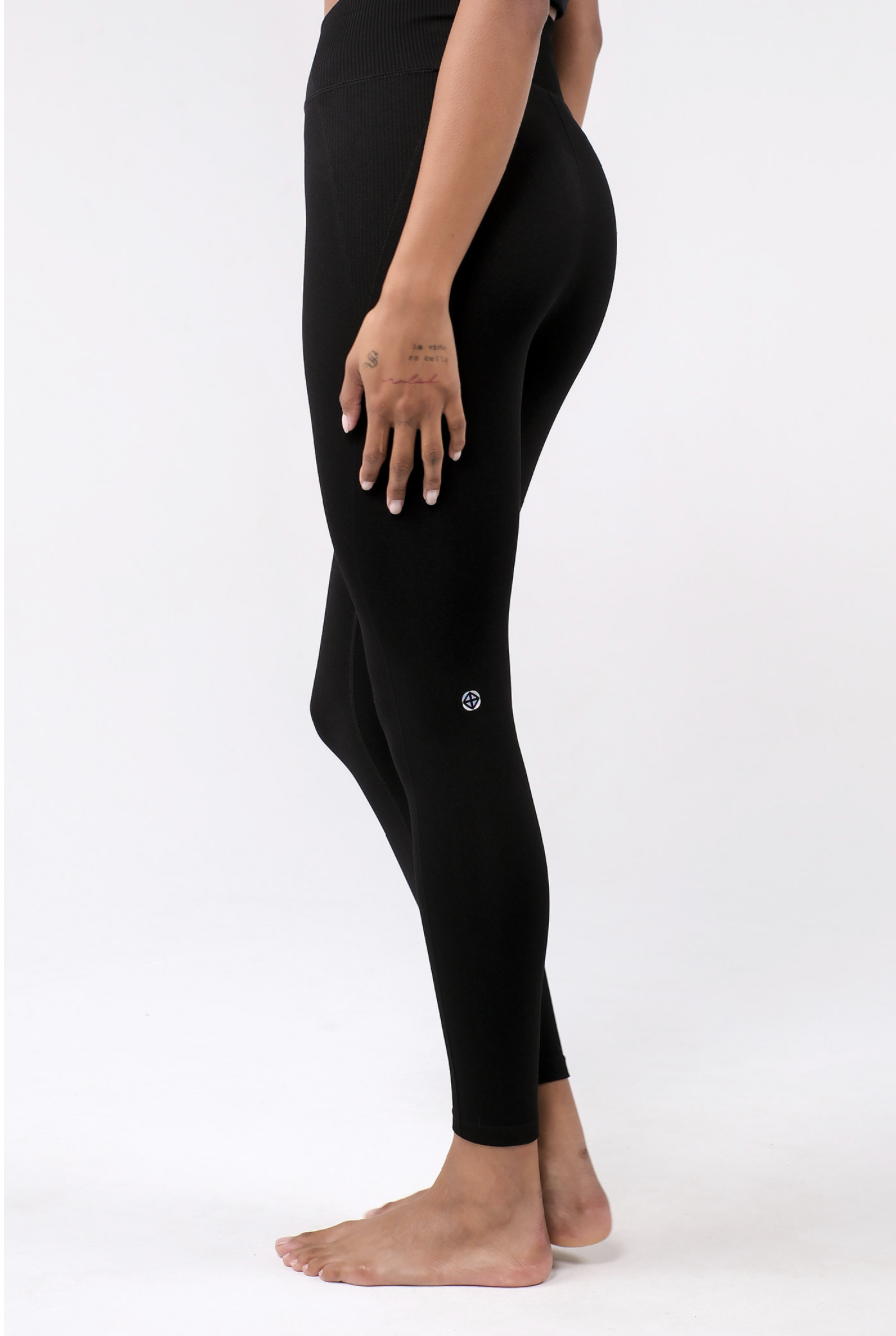 PL411 SEAMLESS LEGGINGS BLACK サイズ: S/M