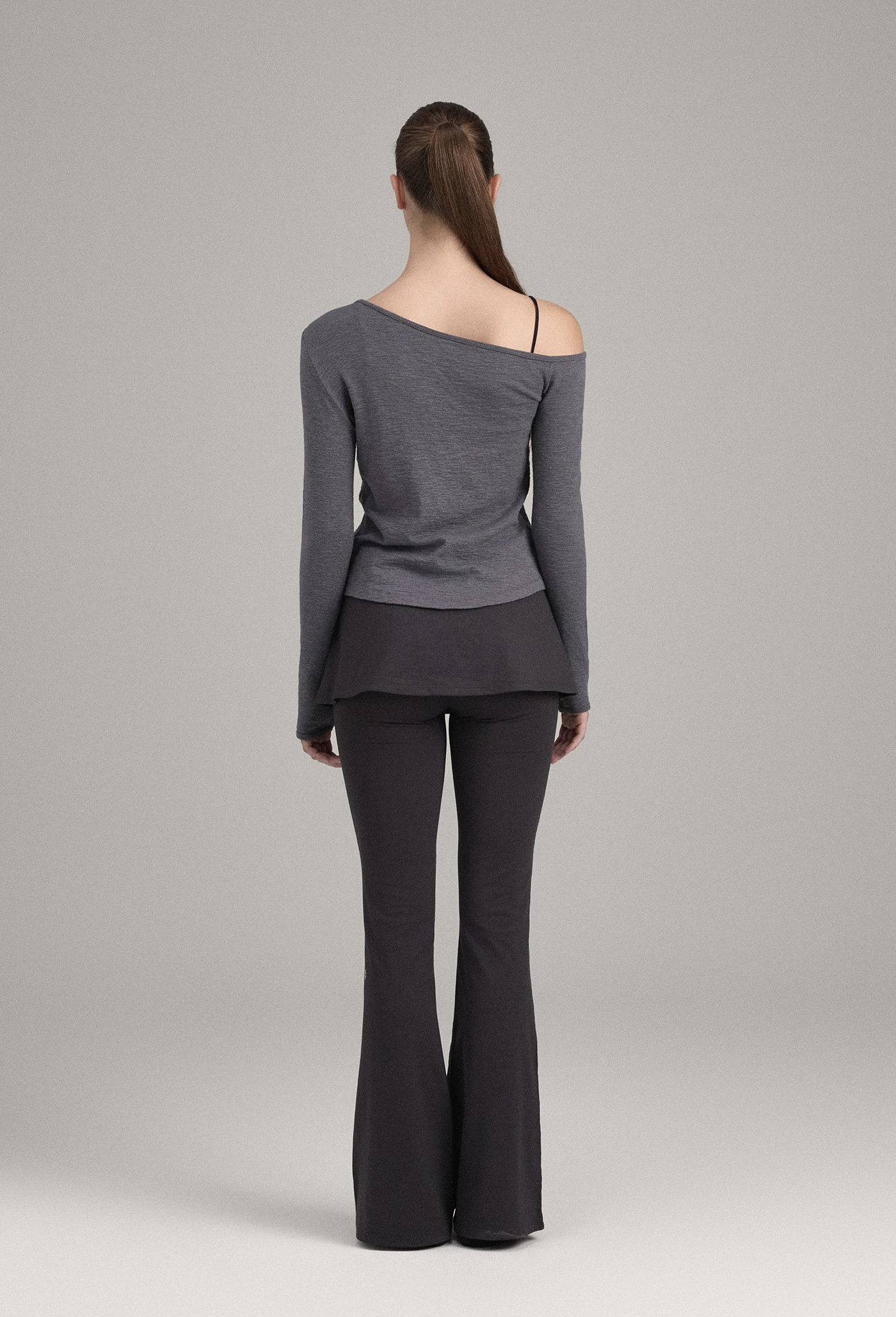 PL452 MOTION WRAP 9 LEGGINGS CHARCOAL SOLID サイズ: SS