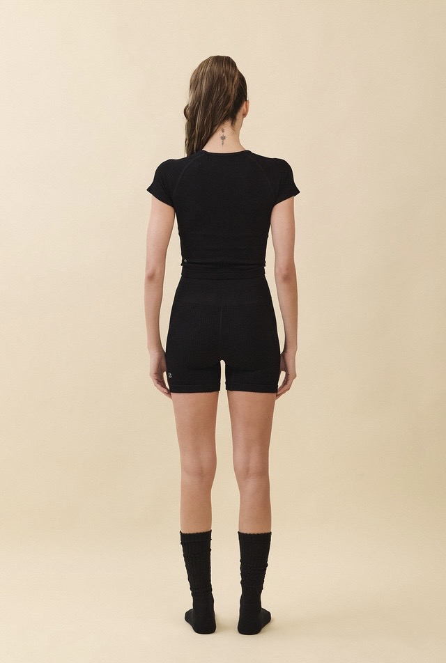 TS006 WAFFLE SEAMLESS SHORT TEE BLACK SOLID サイズ: S/M