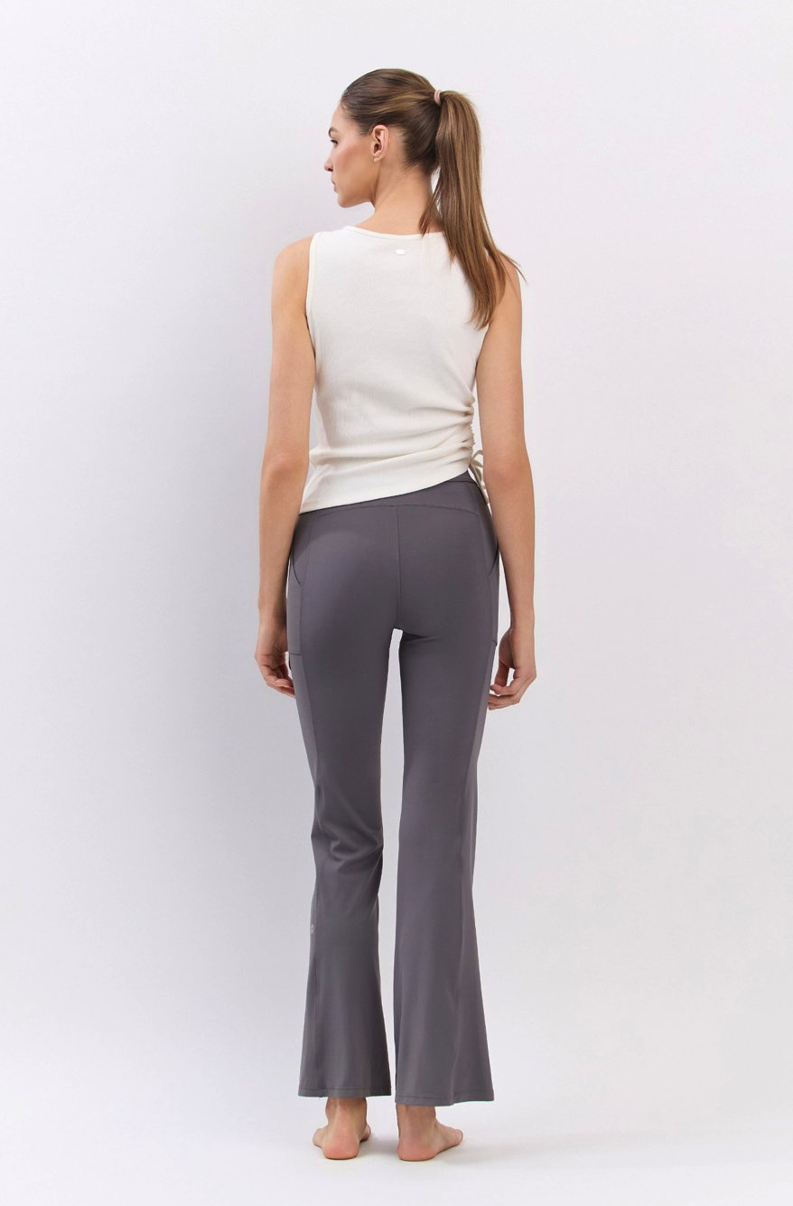 PL408 SLIT BOOT-CUT PANTS CHARCOAL サイズ: S/M