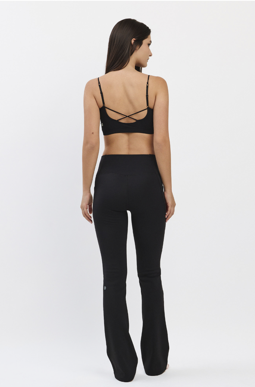 PL415 FLARE-FIT LEGGINGS BLACK サイズ: S/M