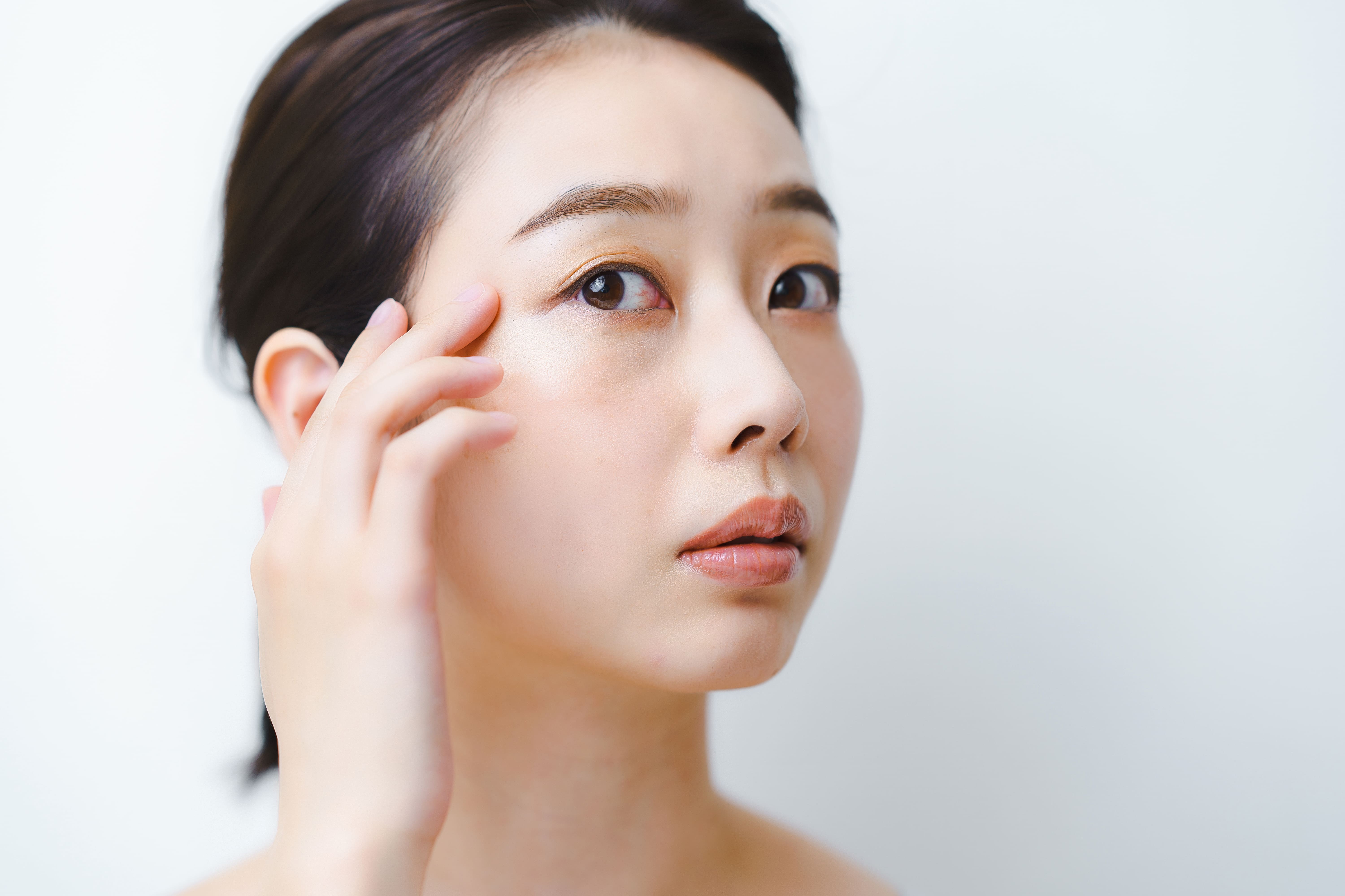 毛穴の角栓はクレンジングで取れる？正しい毛穴ケアを解説