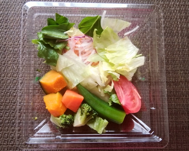 コンビニサラダ
