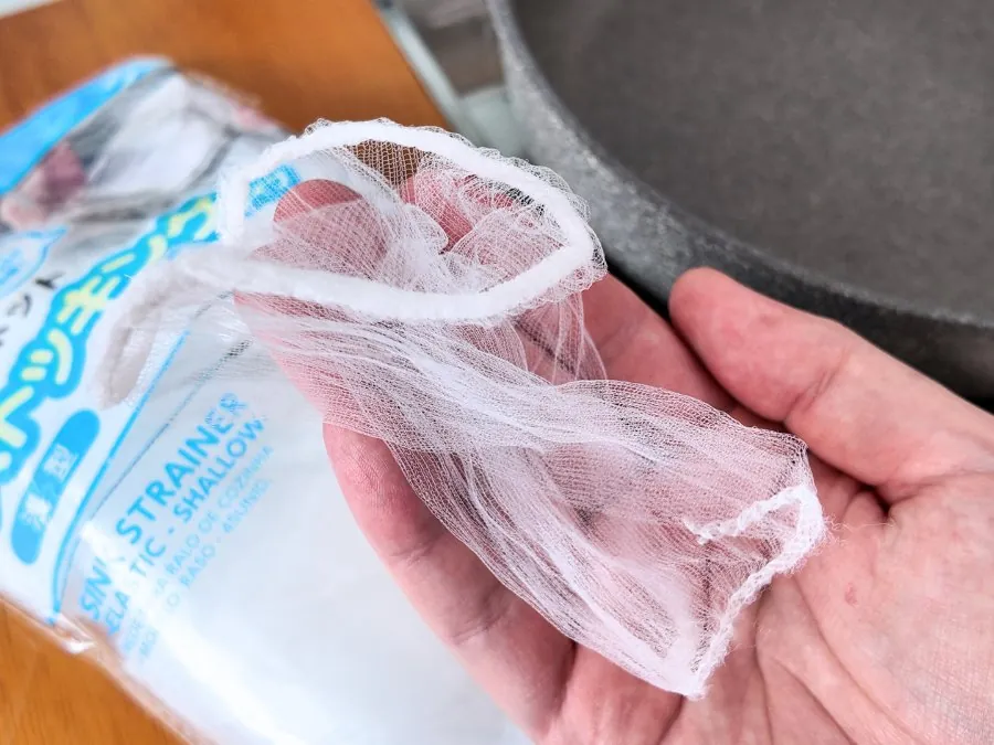 瓶の口を覆うための水切りネット