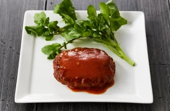 トマトソースのハンバーグ(豆腐入り)