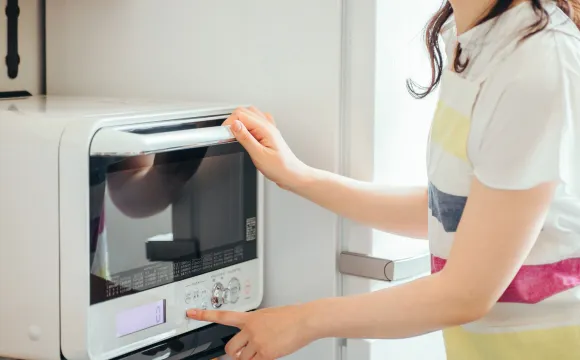 電子レンジで温める様子