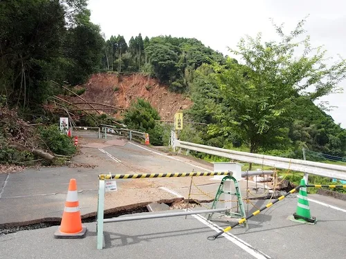 被災した道路の記録写真。撮影時期は未確認。
