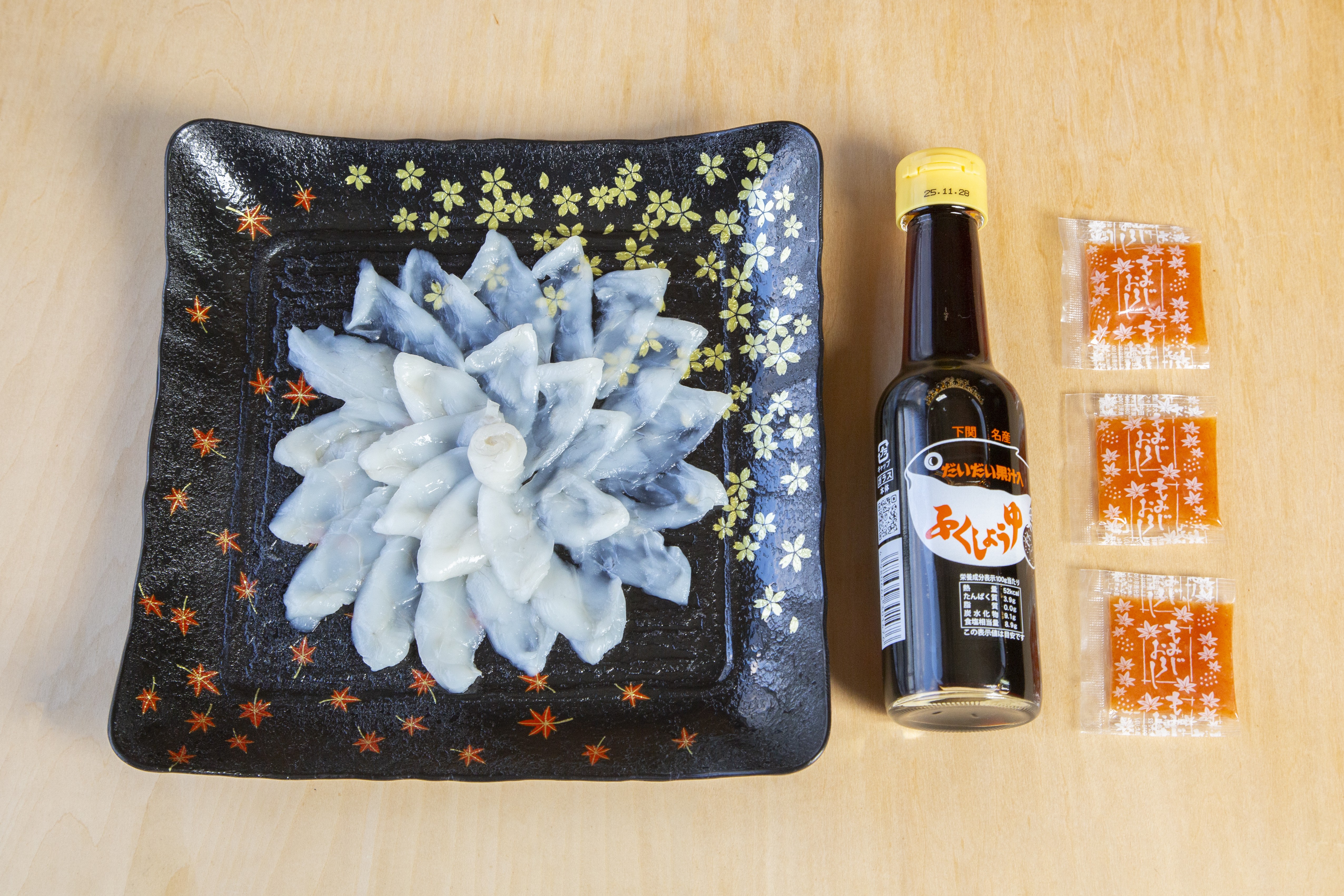 【期間限定】とらふぐ刺身食べ比べ（薄造り＆厚造り）