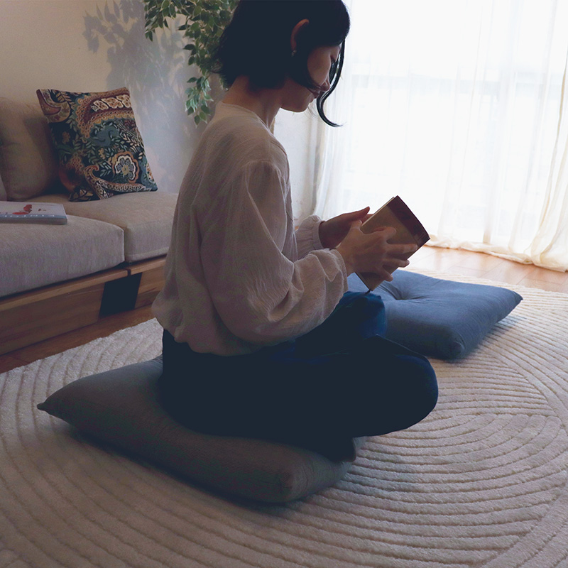 コットン生地の綿わた入り座布団