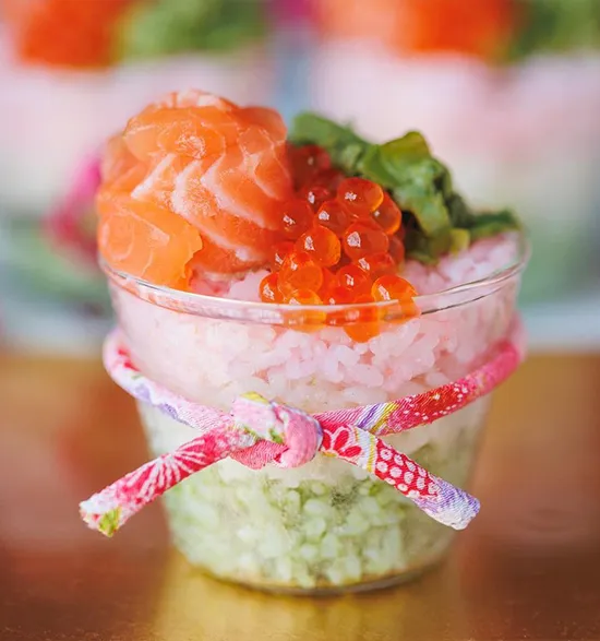 3色ご飯のカップ寿司