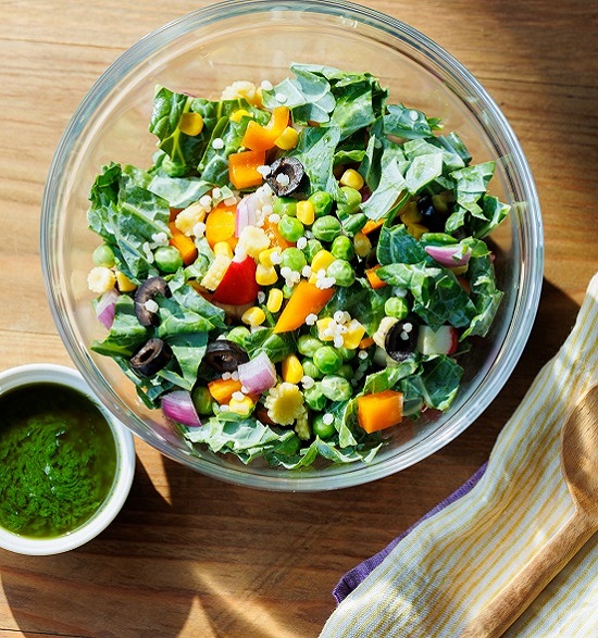 ケールと夏野菜のチョップドサラダ　ケールドレッシング