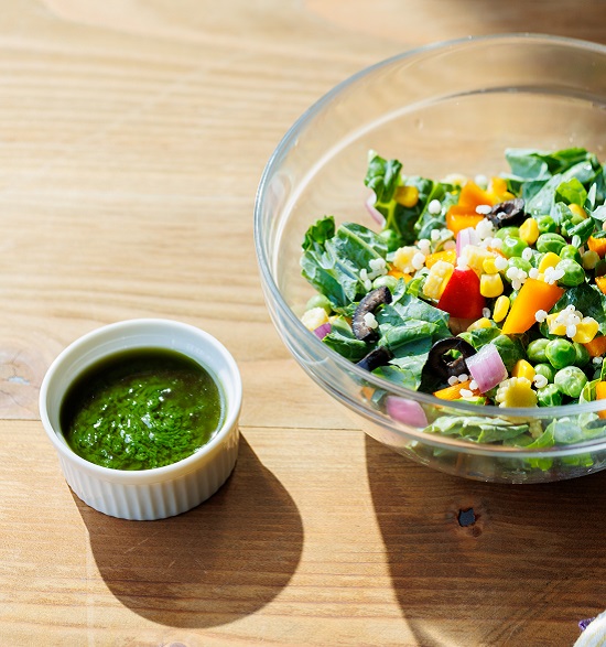 ケールと夏野菜のチョップドサラダ　ケールドレッシング