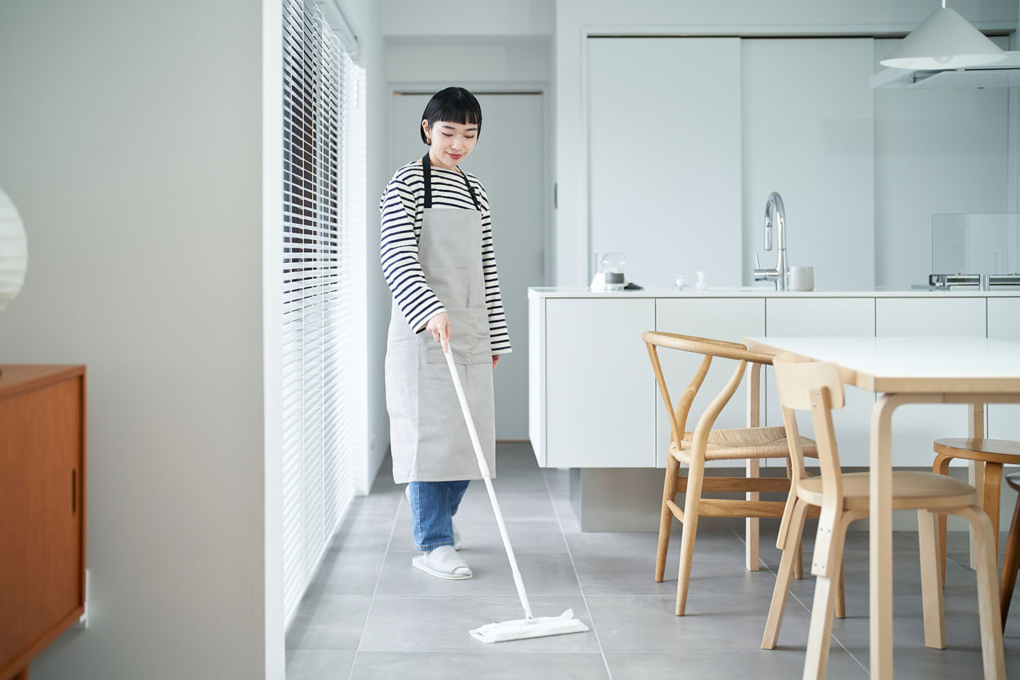 床掃除は、歩くついでに目につく場所だけサッと整えるくらいでOKです。