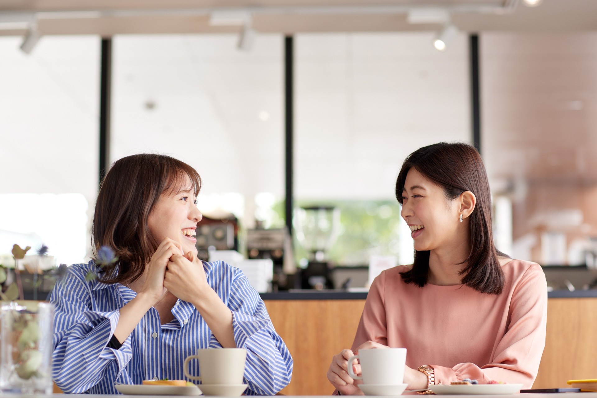 出産前の友だちと喋る様子