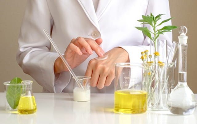 長年の“やさしさ”を、すべての肌に