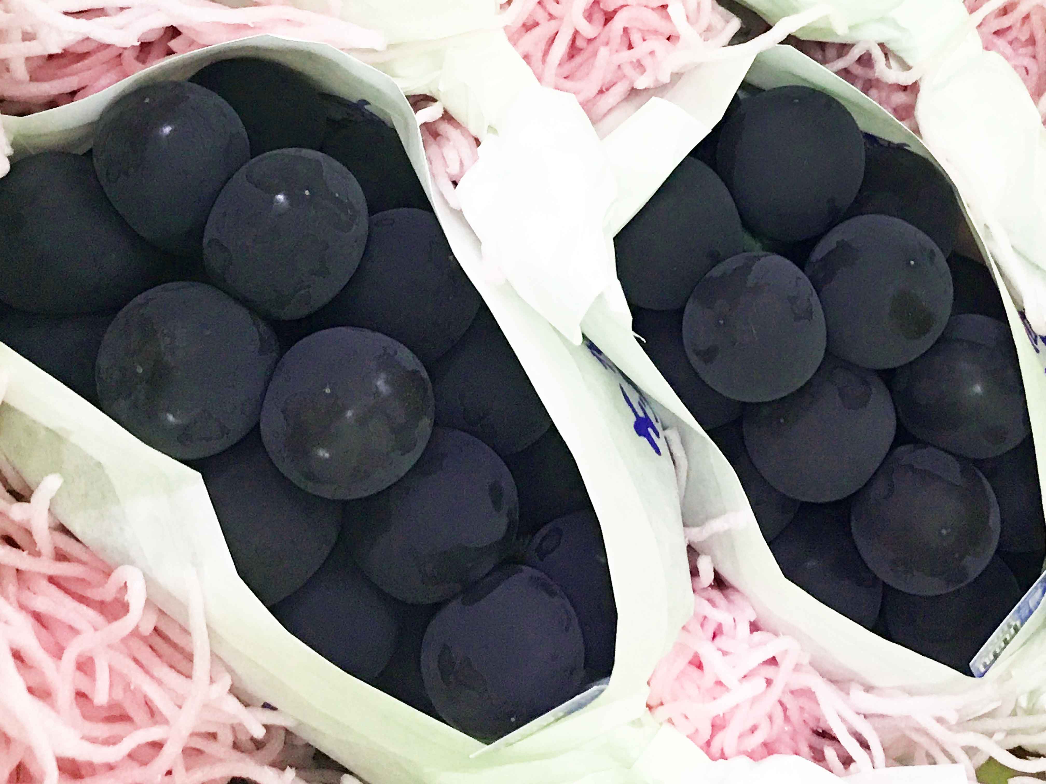 岡田さんの種なし巨峰（露地） 重さ（房数）: 1kg（2～3房）