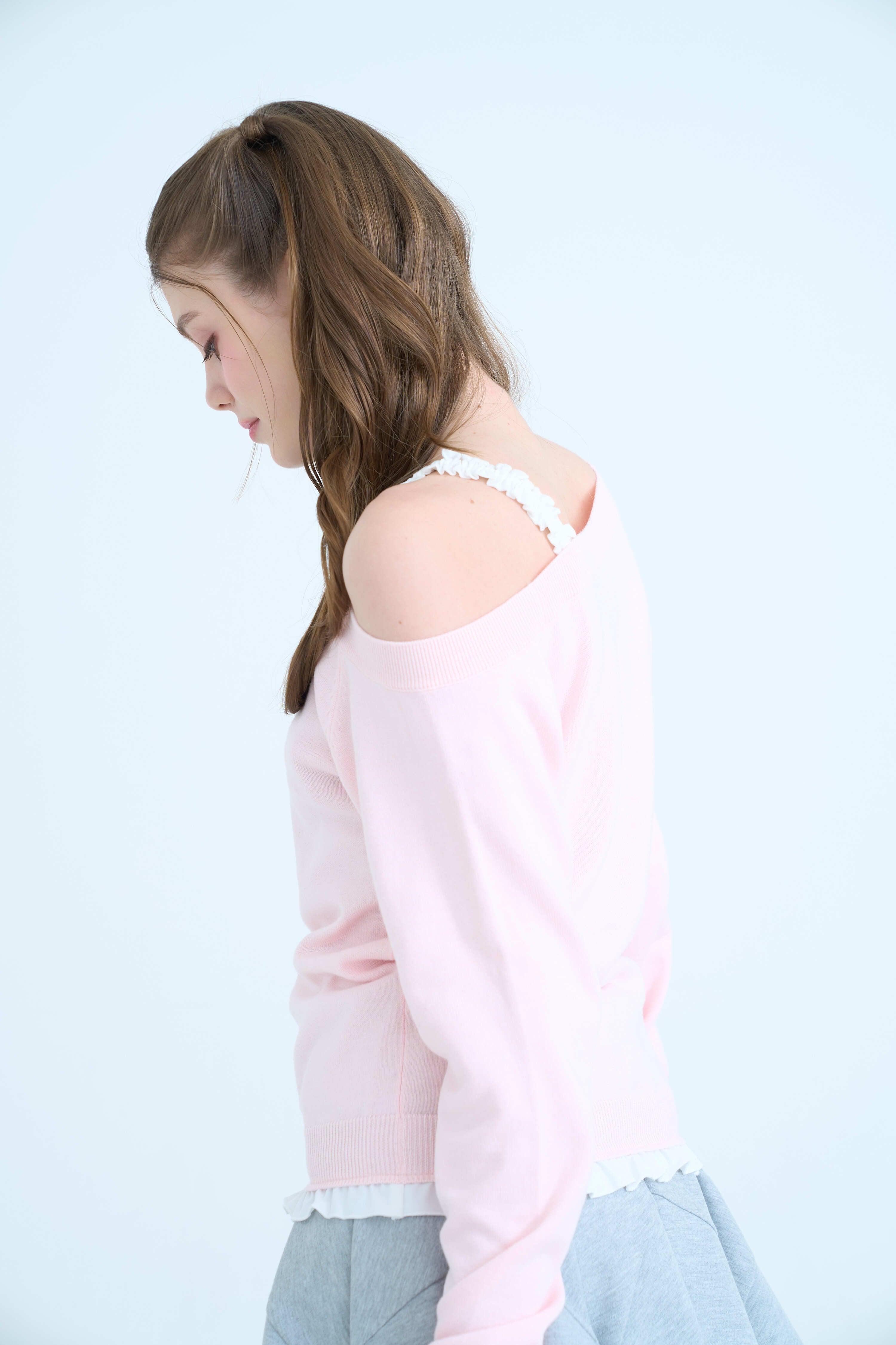 OFF SHOULDER FRILL KNIT