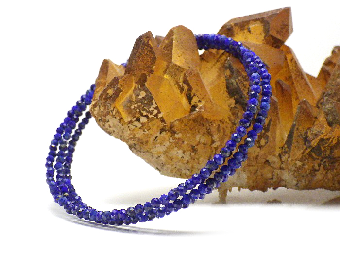 【卸】インド加工ビーズ ラピスラズリ ラウンドカット 3重巻きオメガバングルタイプ ［ST0154］ 2mm前後