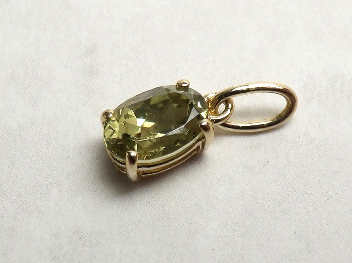 【卸】ペンダントトップ K18PT オーバルカット マリ産 マリガーネット［送料別/クーポン除外品］