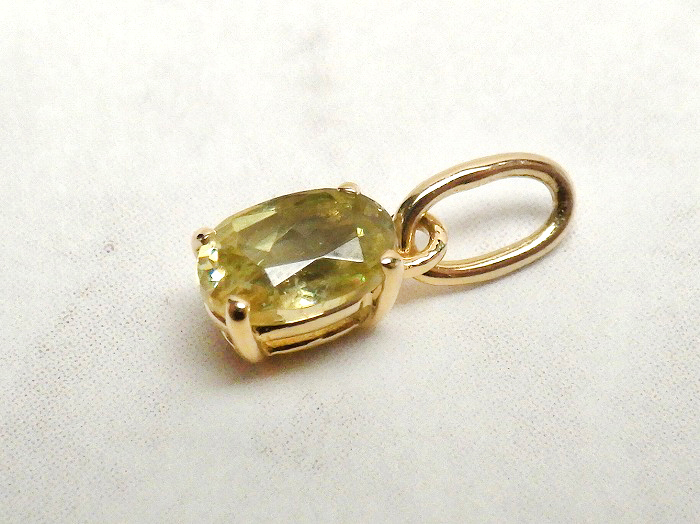 【卸】ペンダントトップ K18PT オーバルカット マダガスカル産 スフェーン［送料別/クーポン除外品］