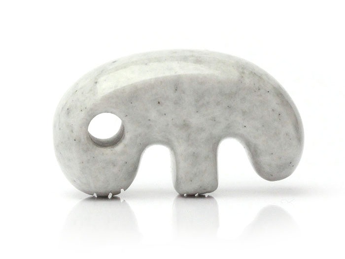 【卸】けもの勾玉 糸魚川翡翠 薄炭（001証明書付き）30mm前後