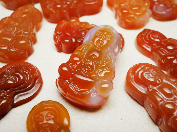 【卸】福袋用商材 ＜観音様＞カーネリアン（小） 穴あき彫刻 1個［送料別/クーポン除外品］