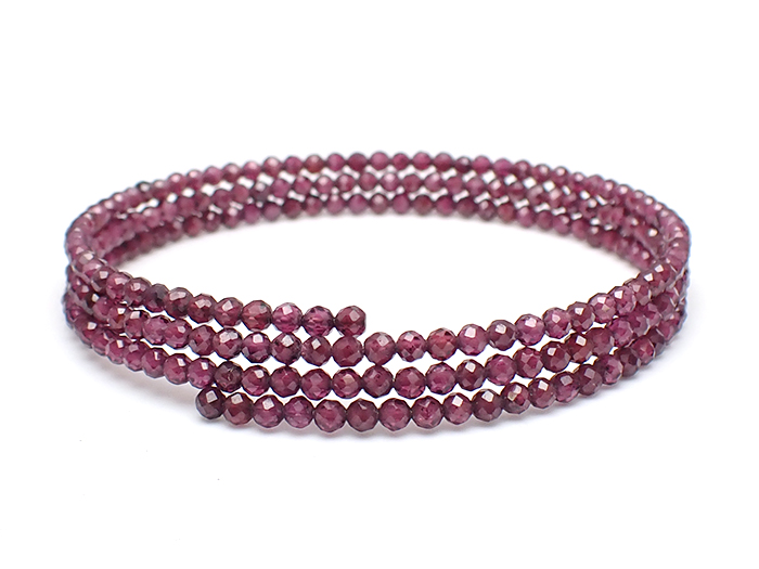 【卸】インド加工ビーズ ロードライトガーネット ラウンドカット 3重巻きオメガバングルタイプ ［ST0156］ 2mm前後