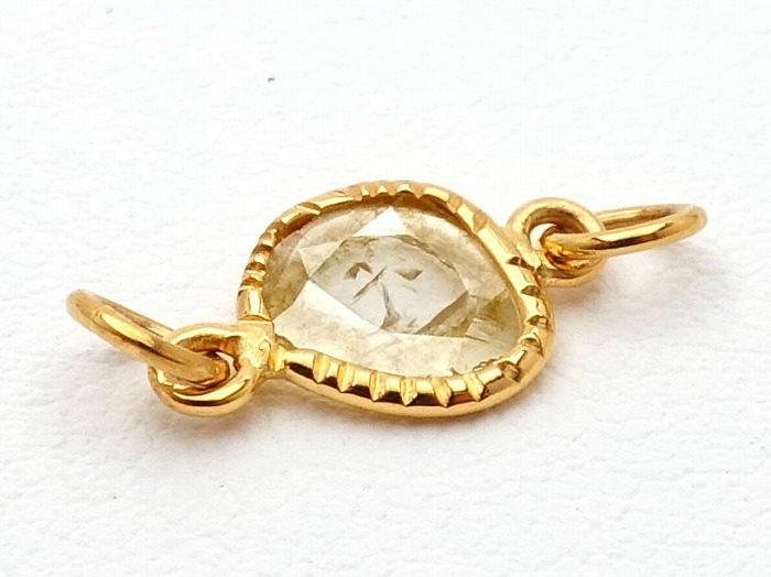 【卸】K18 スライスダイヤモンド デザインチャーム・パーツ(丸カン付キ) Mサイズ イエロー 18金［送料別/クーポン除外品］ 6x11mm-7x13mm前後