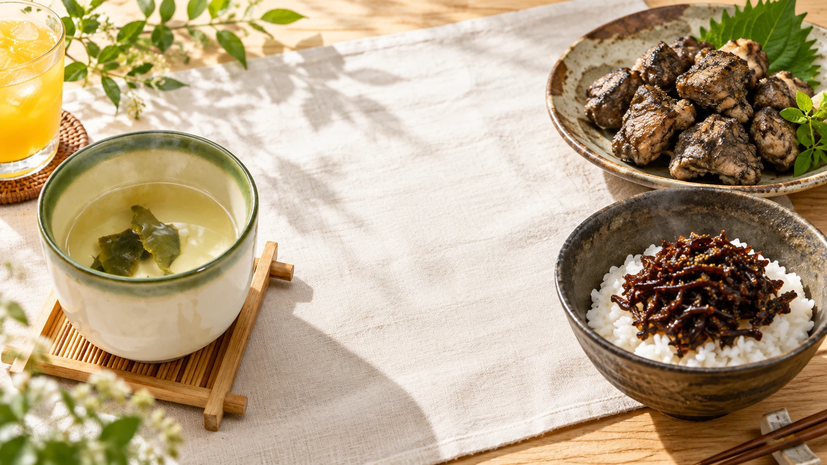芽かぶ茶やご飯のお供を楽しむ食卓のイメージ