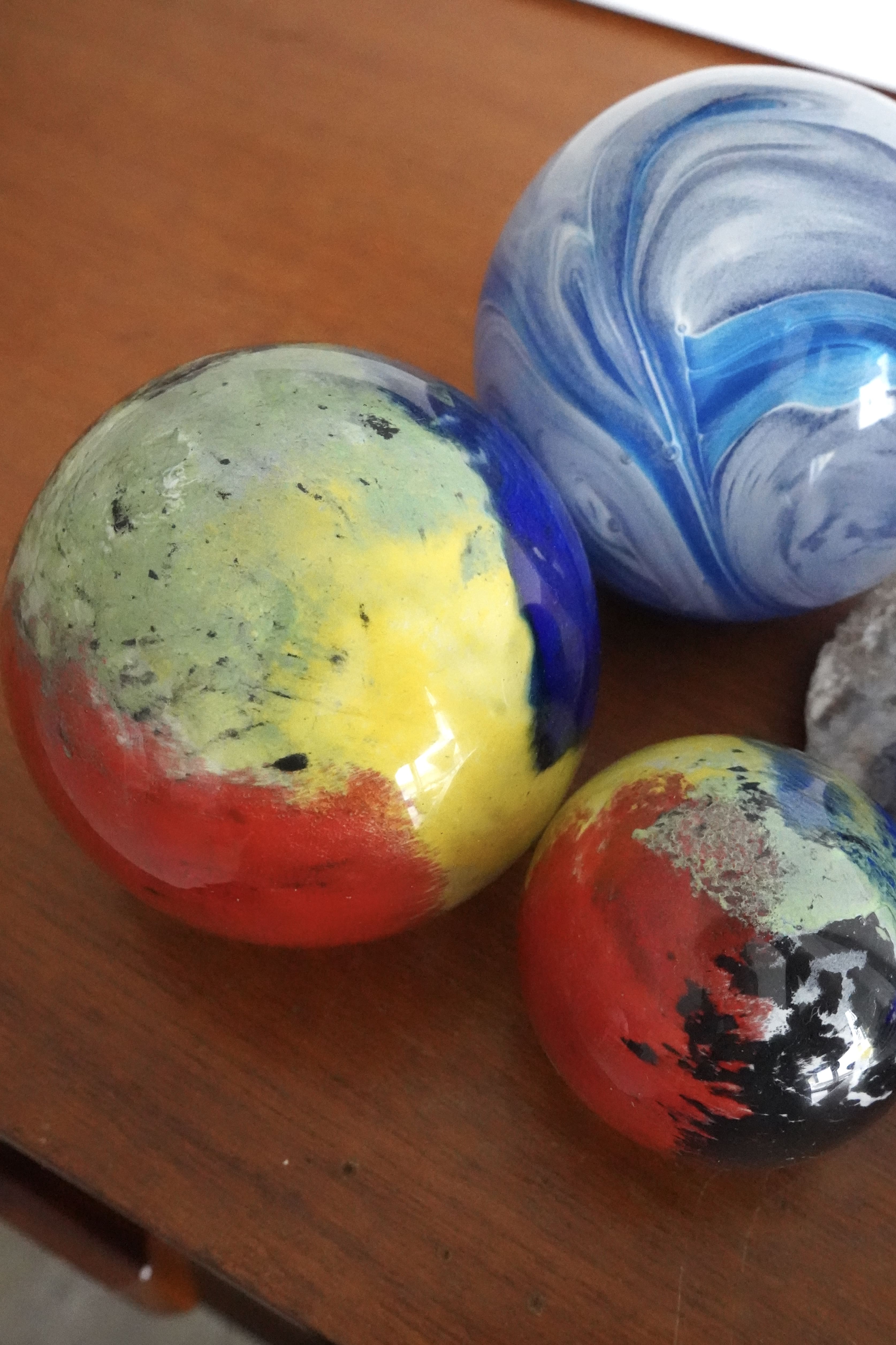 Color Swirl Ball (S) color: Multi