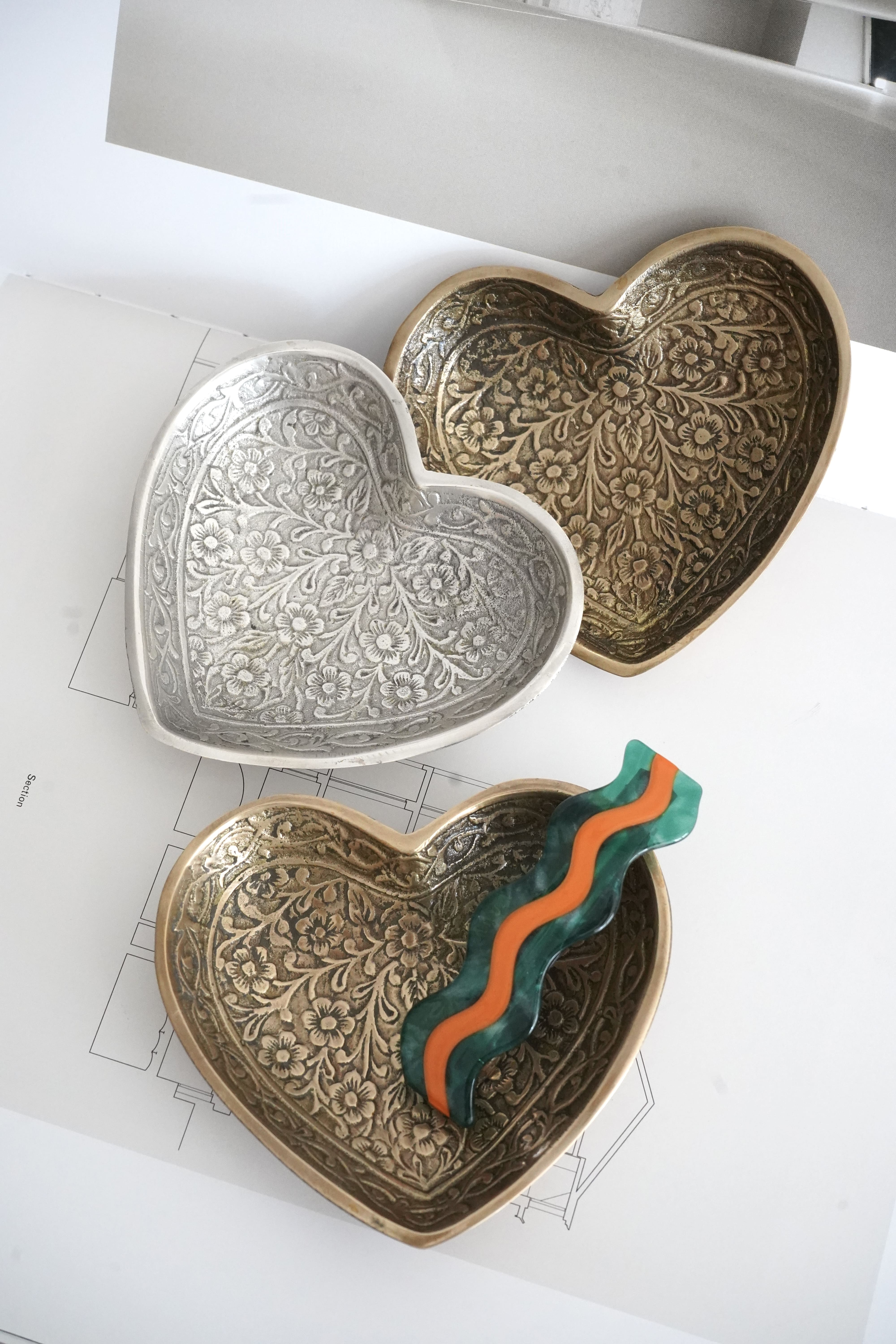 heart plate color: silver