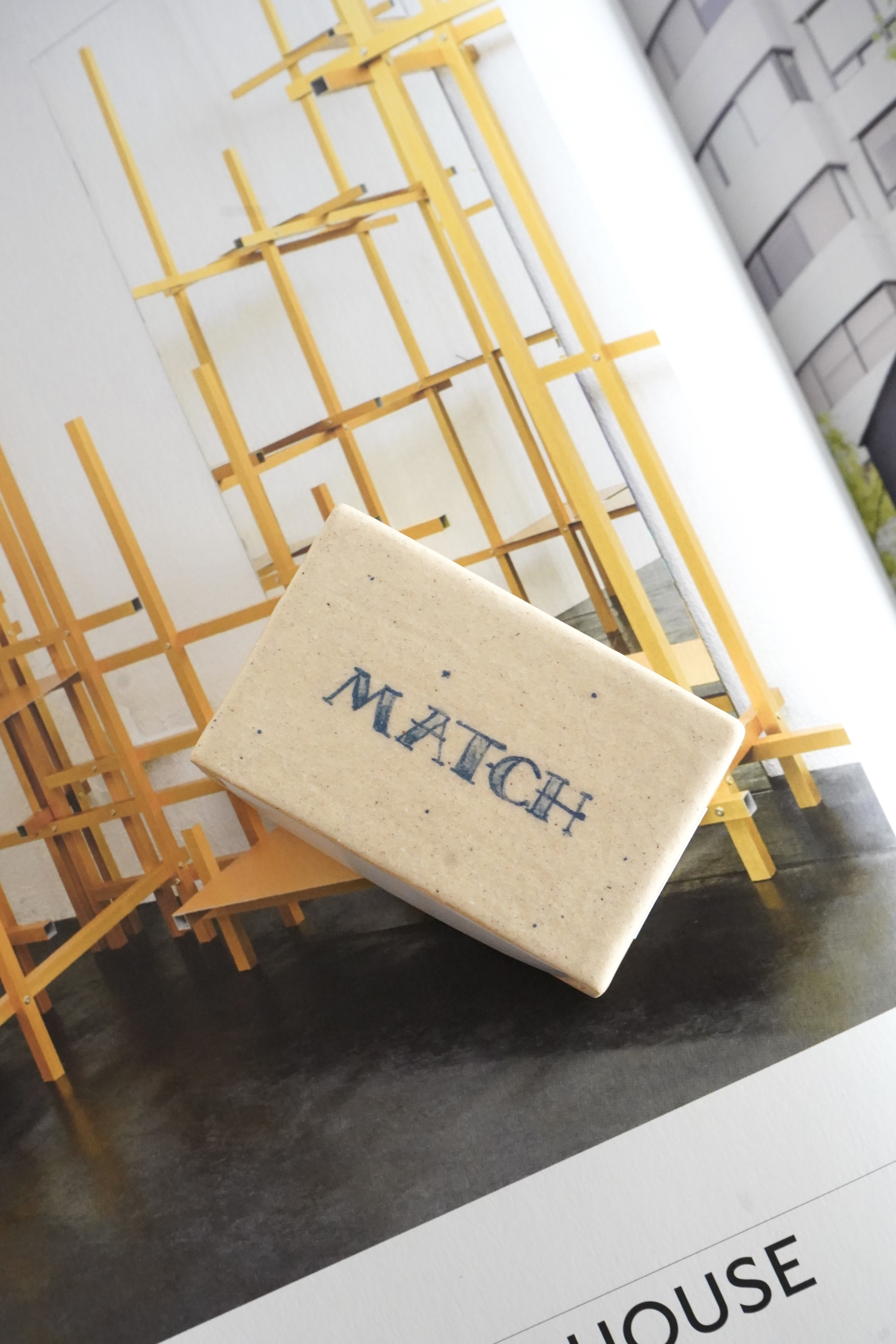Match Case / hand