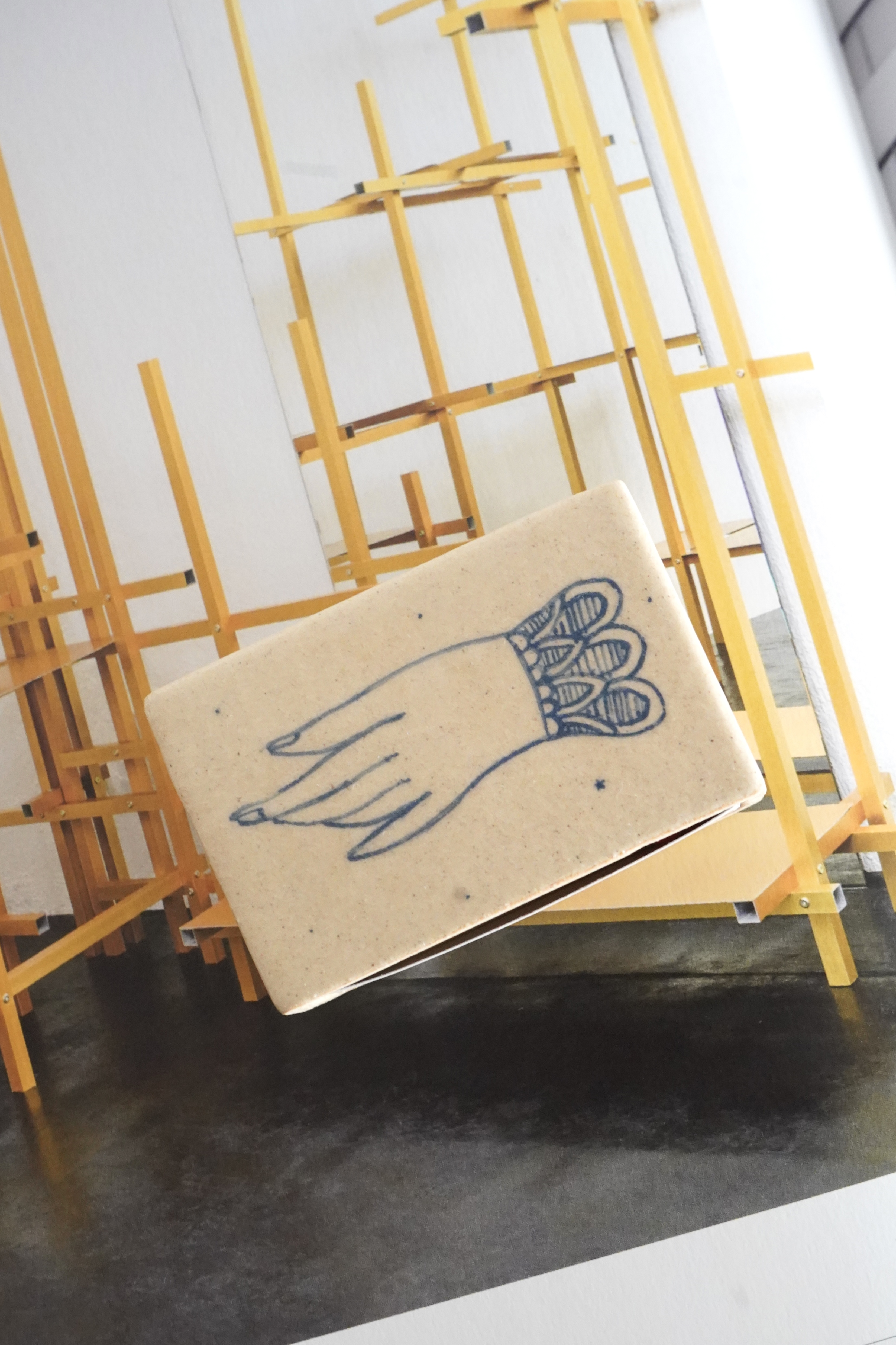Match Case / hand