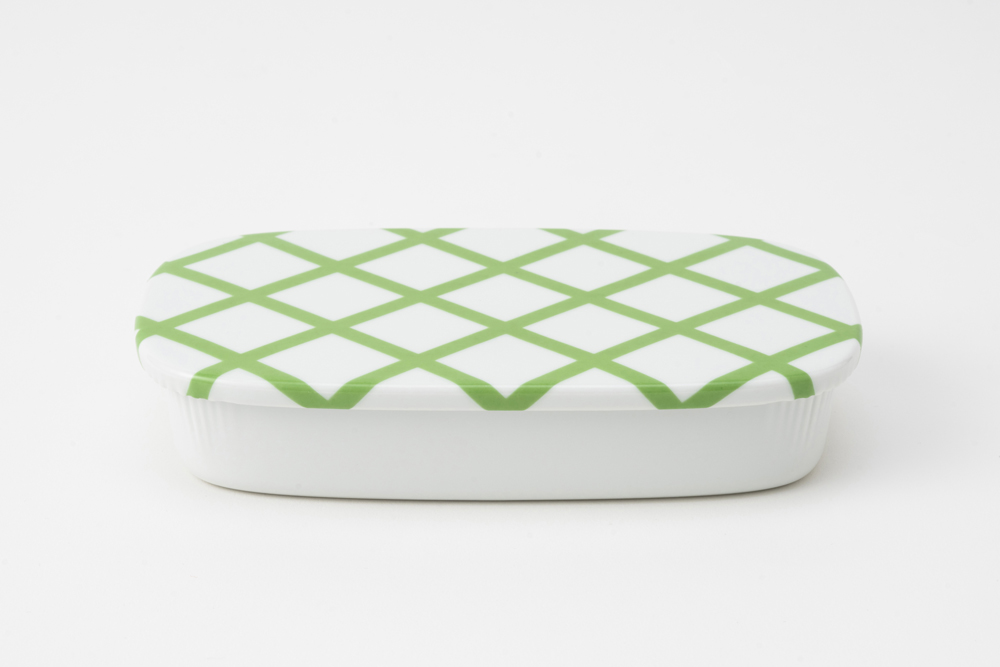 In-flight meal plate color: green