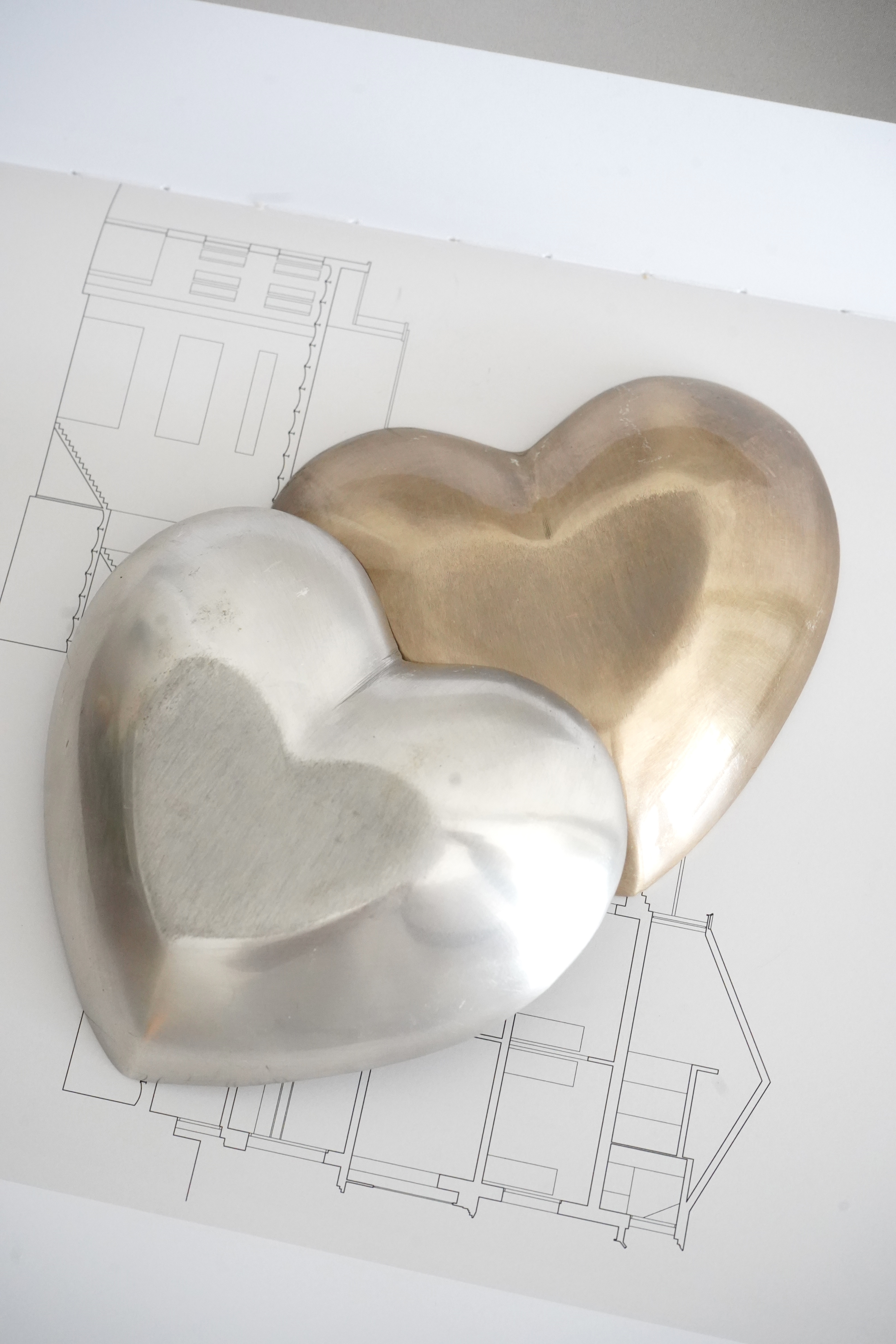 heart plate color: silver