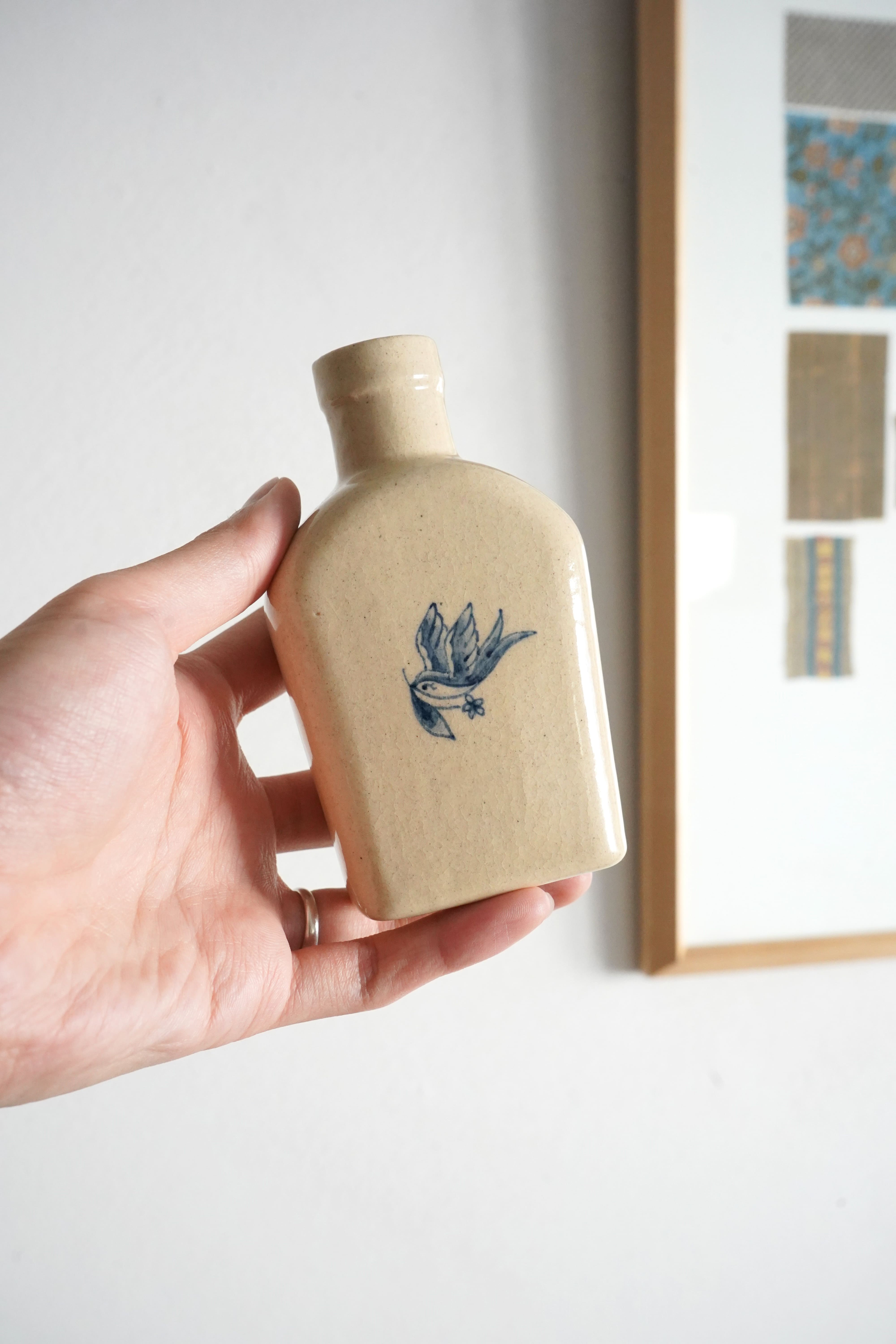 vase / swallow