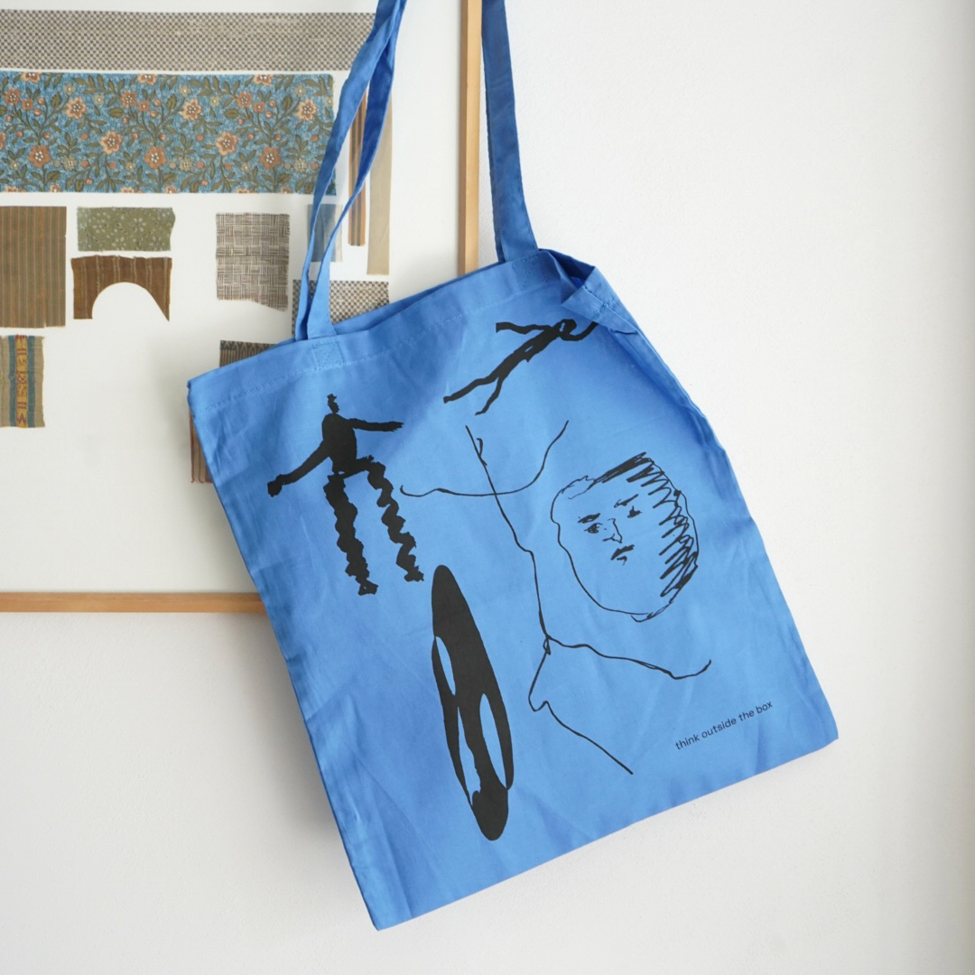 THINK OUTSIDE THE BOX TOTE BAG / blue