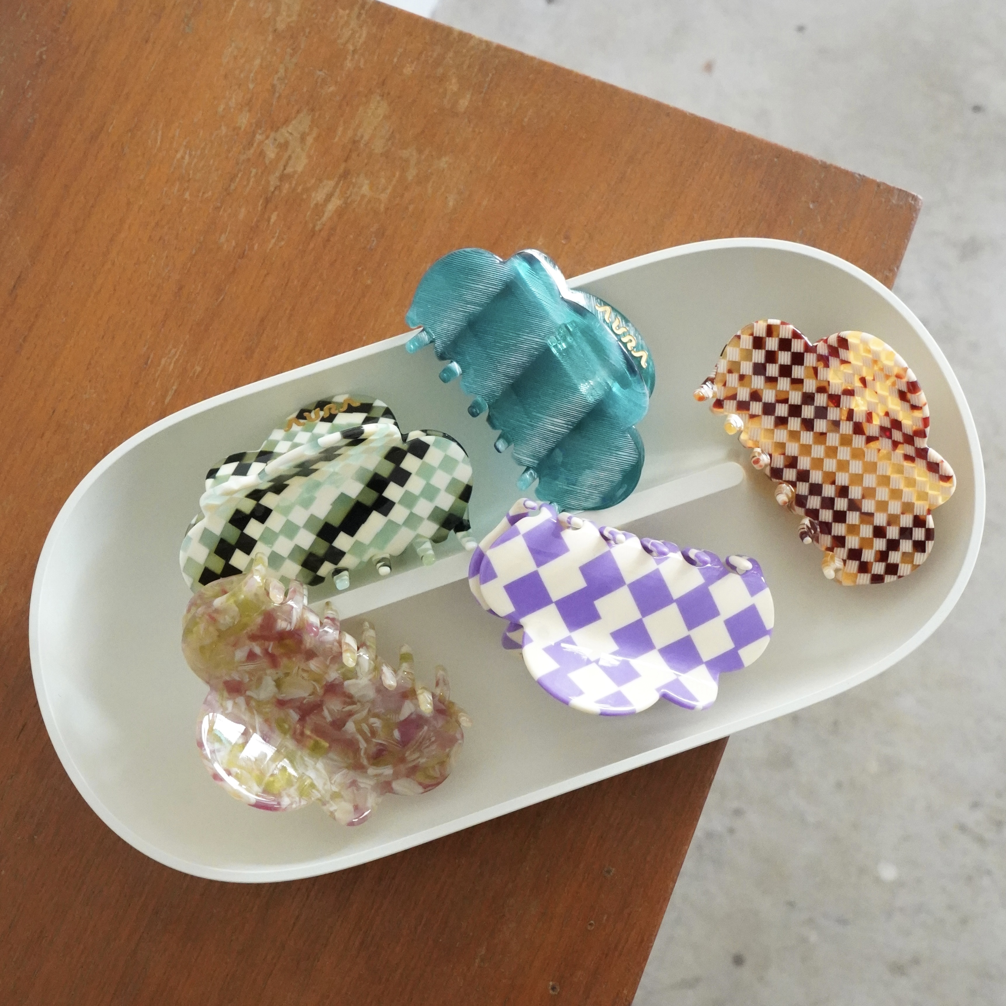 Scallop Clip variation: blue