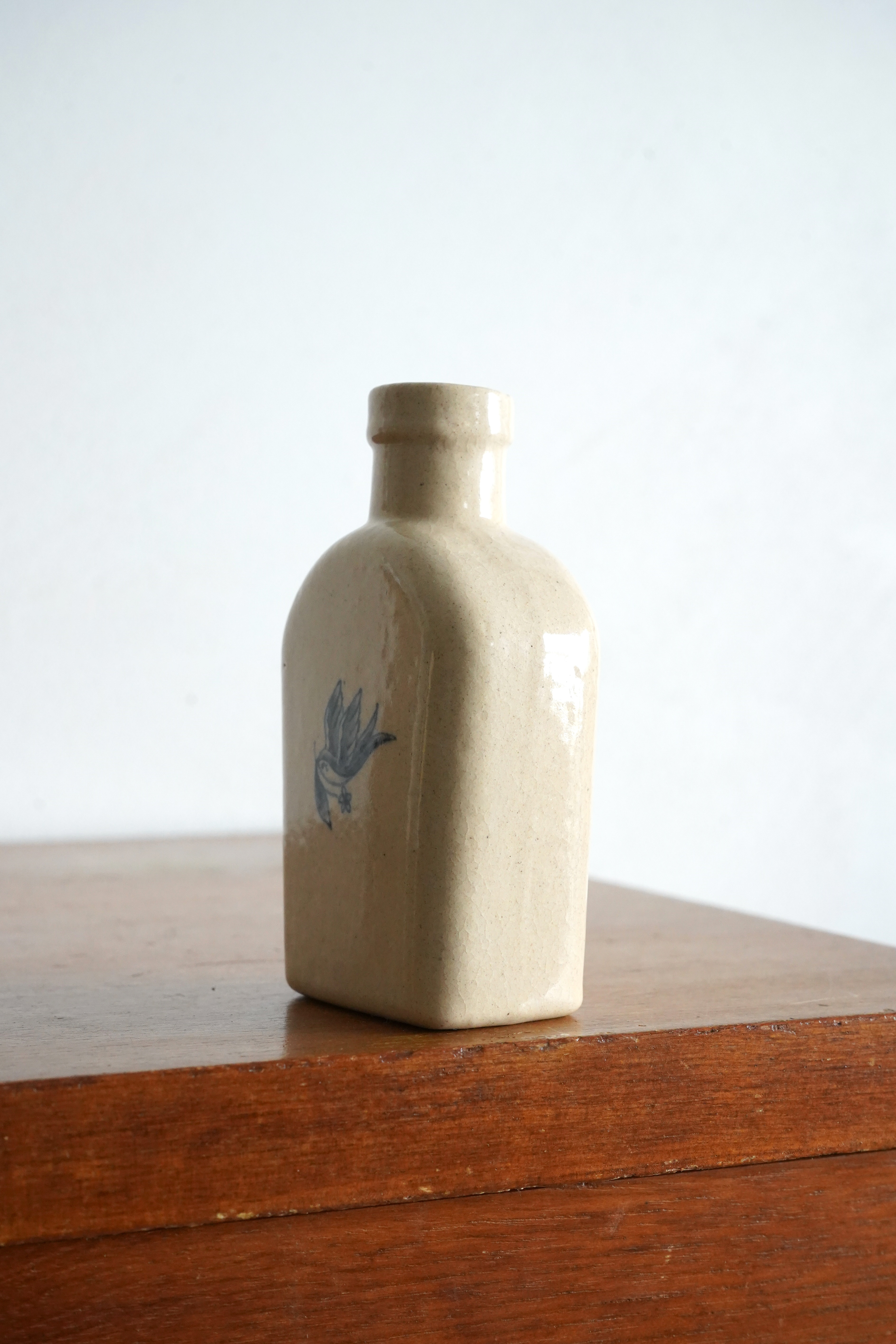 vase / swallow
