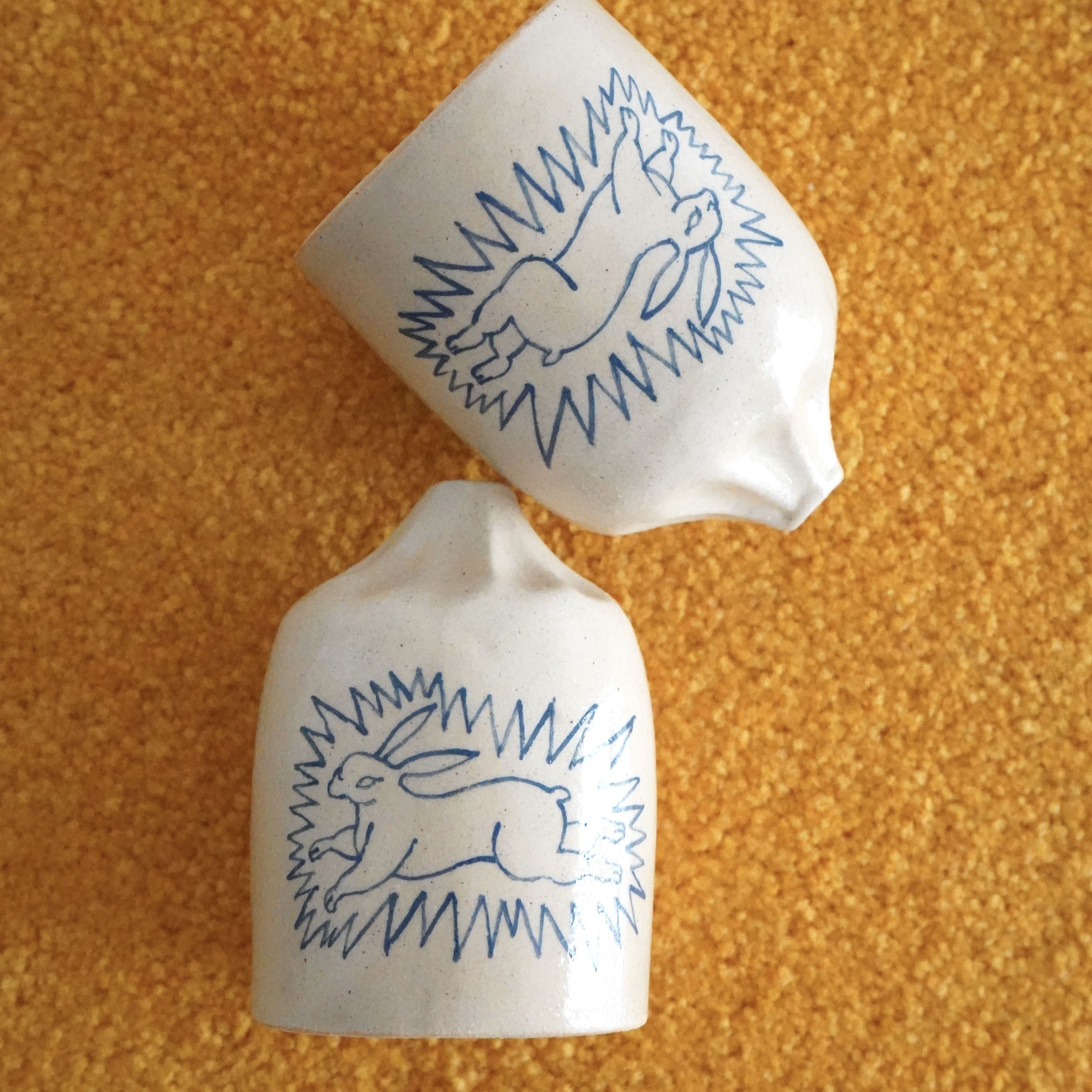 vase / rabbit