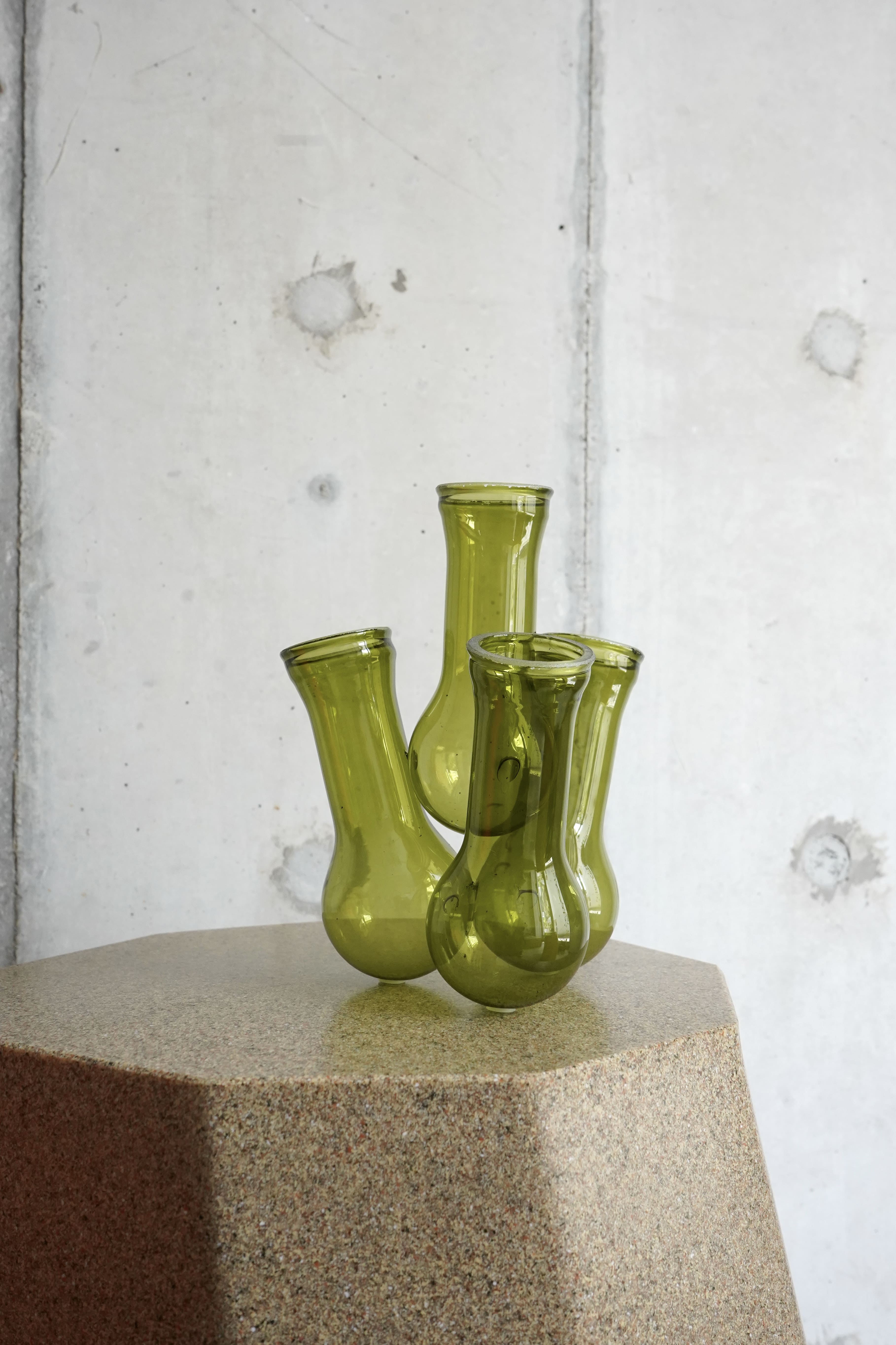 MULTI HOLE VASE (S) / green