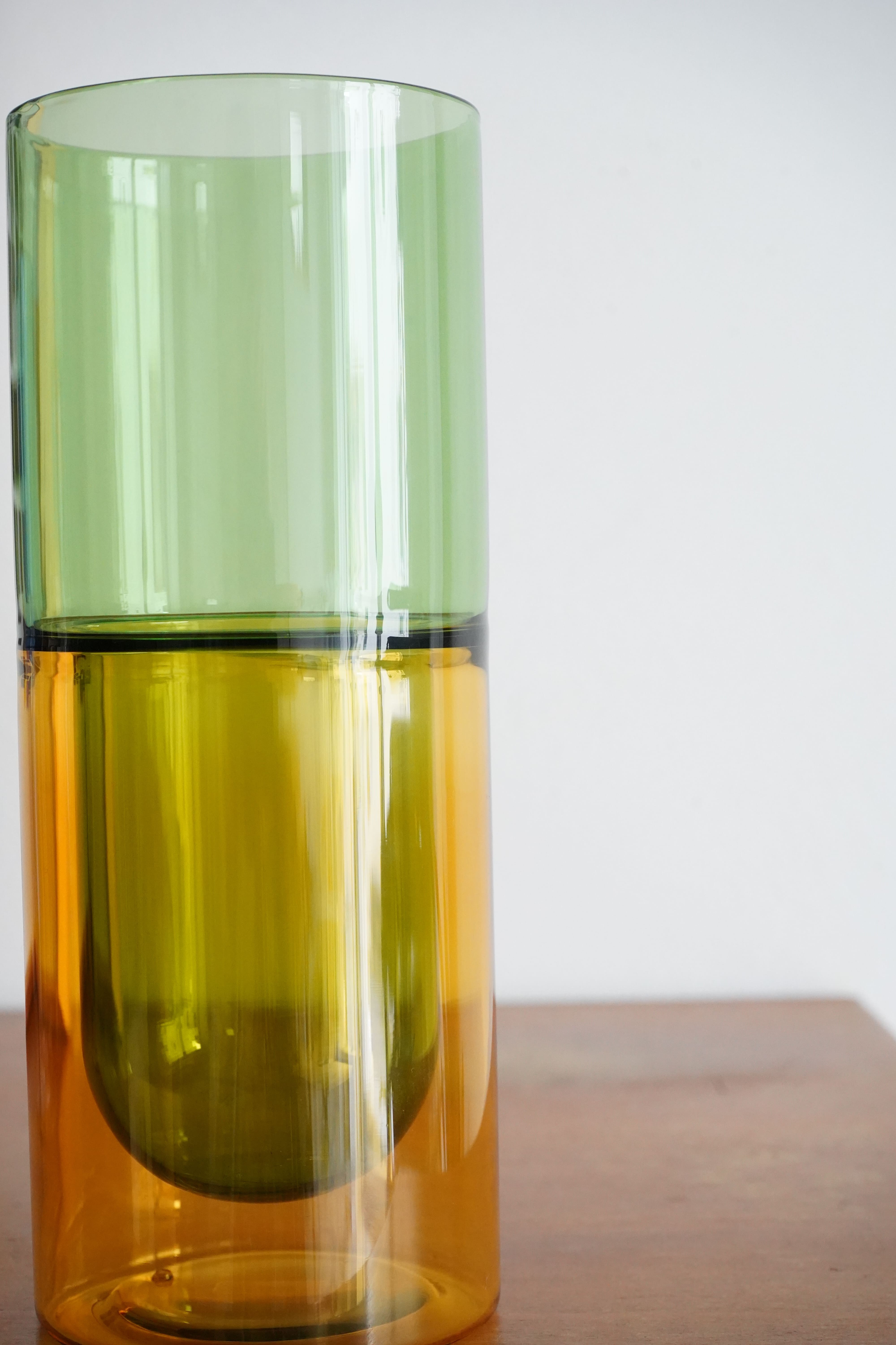 DW vase color: green