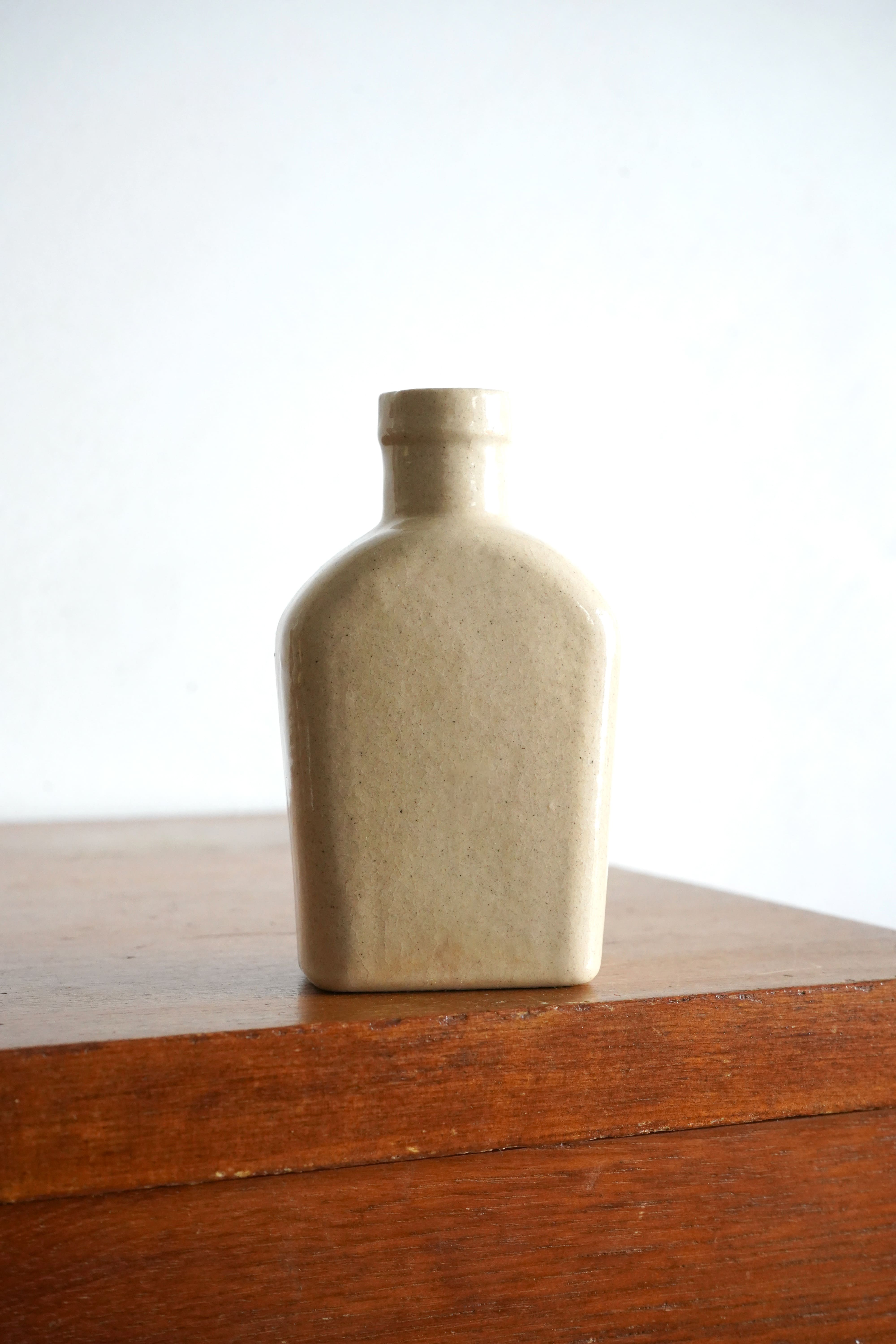 vase / swallow