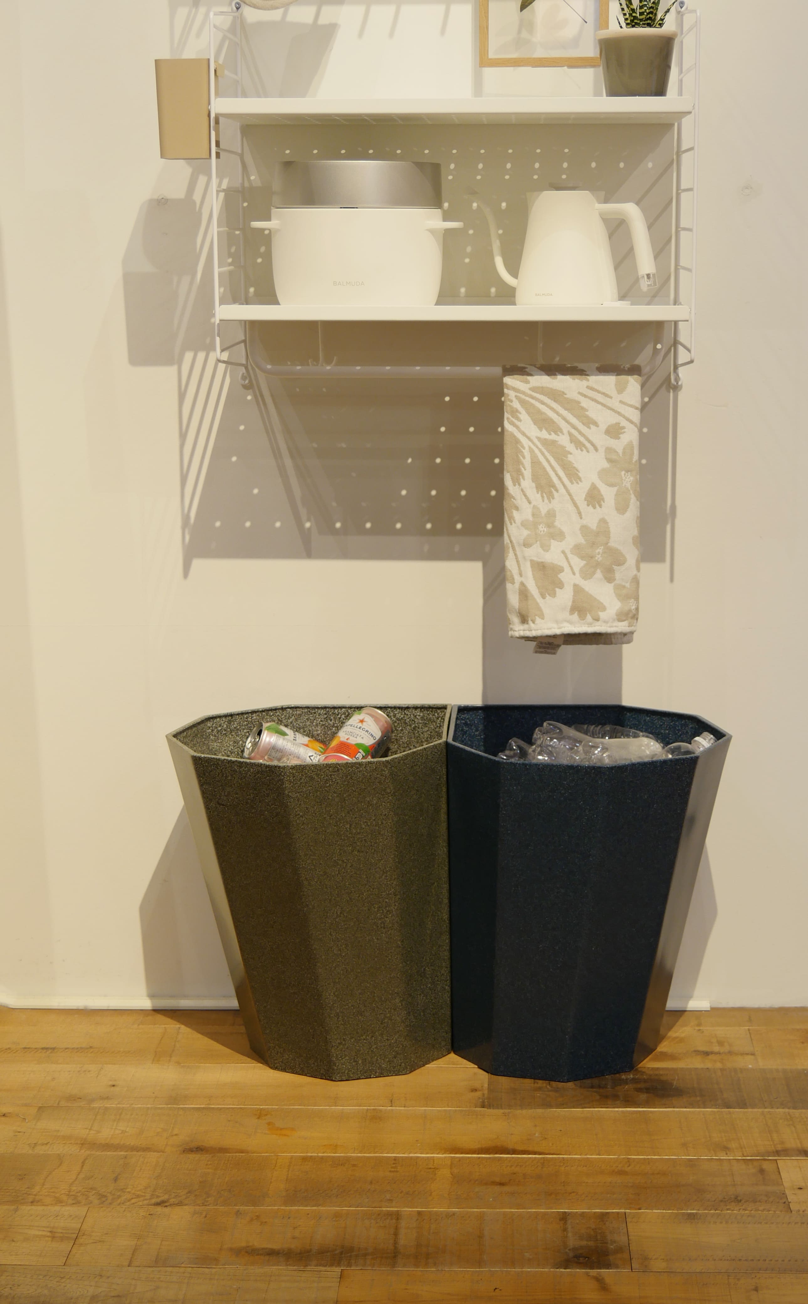 Arnold Circus Stool / White Marble