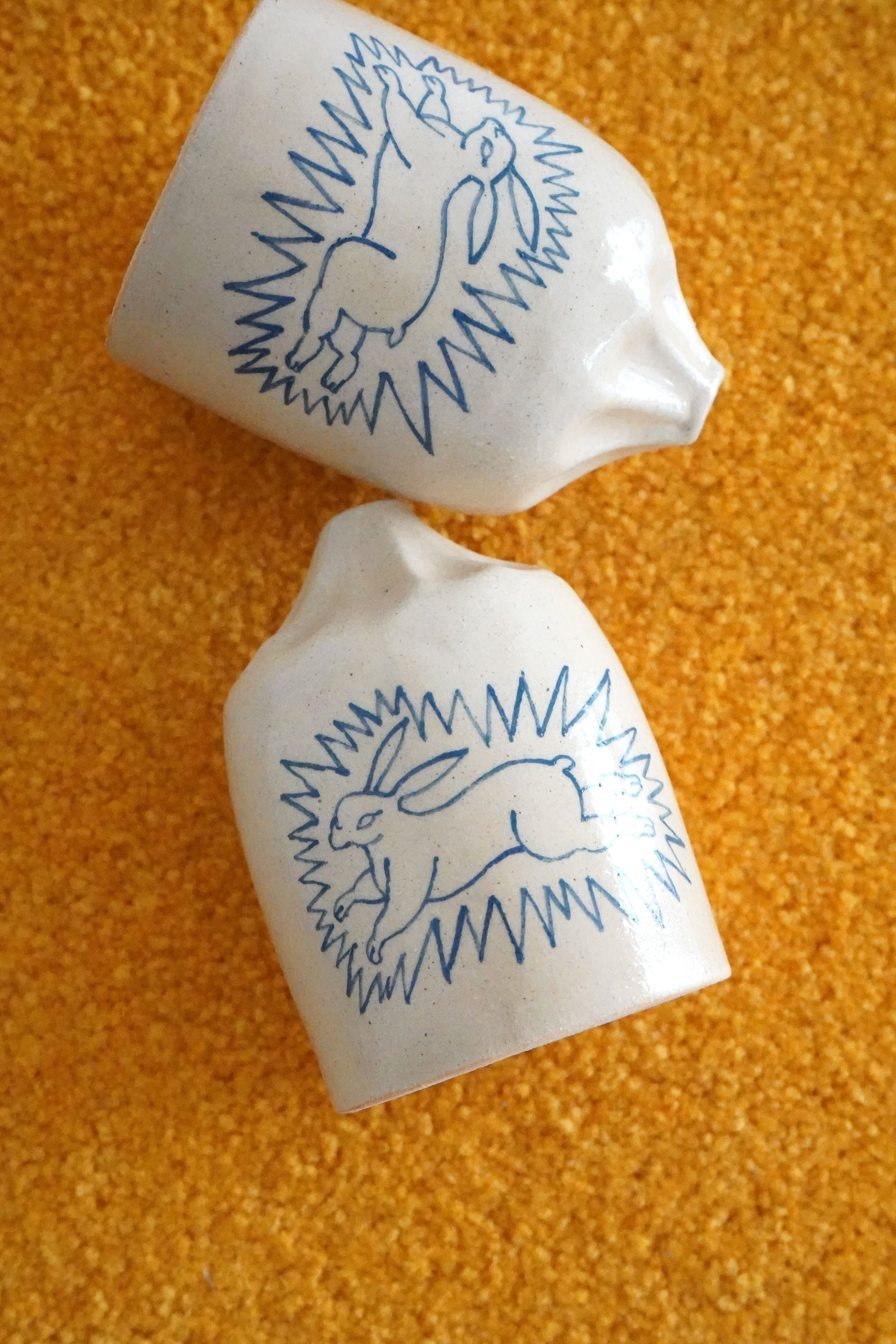 vase / rabbit
