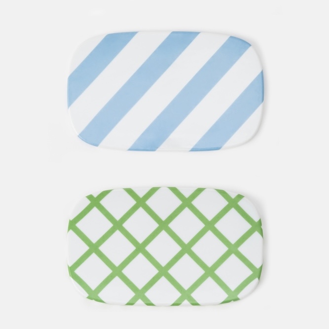 In-flight meal plate color: green