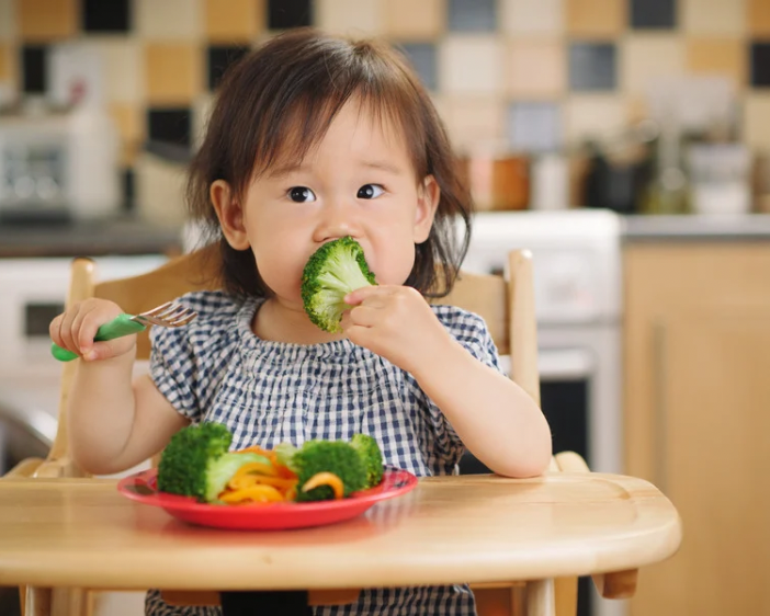 手づかみ食べはいつから始める？