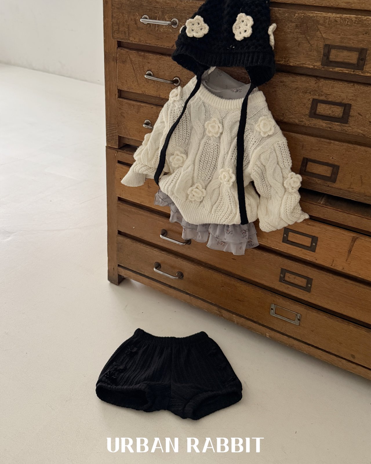 URBAN RABBIT フラワーニットショートパンツ S: S, カラー: BLACK